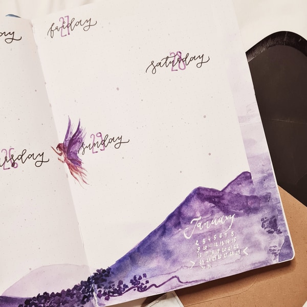 Rysunek elfa w notesie.